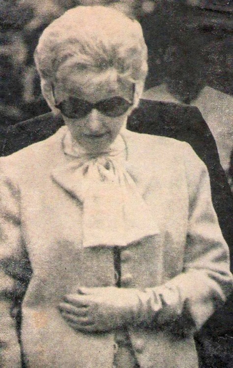 Barbara Stanwyck Robert Taylor funeral 79