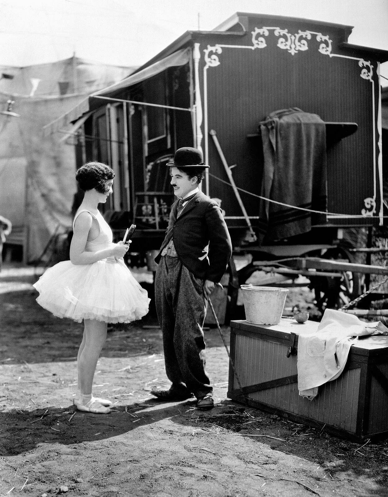 Charlie-Chaplin-Merna-Kennedy-The-Circus